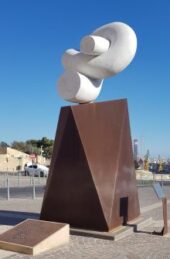 The Knot and the Portrait